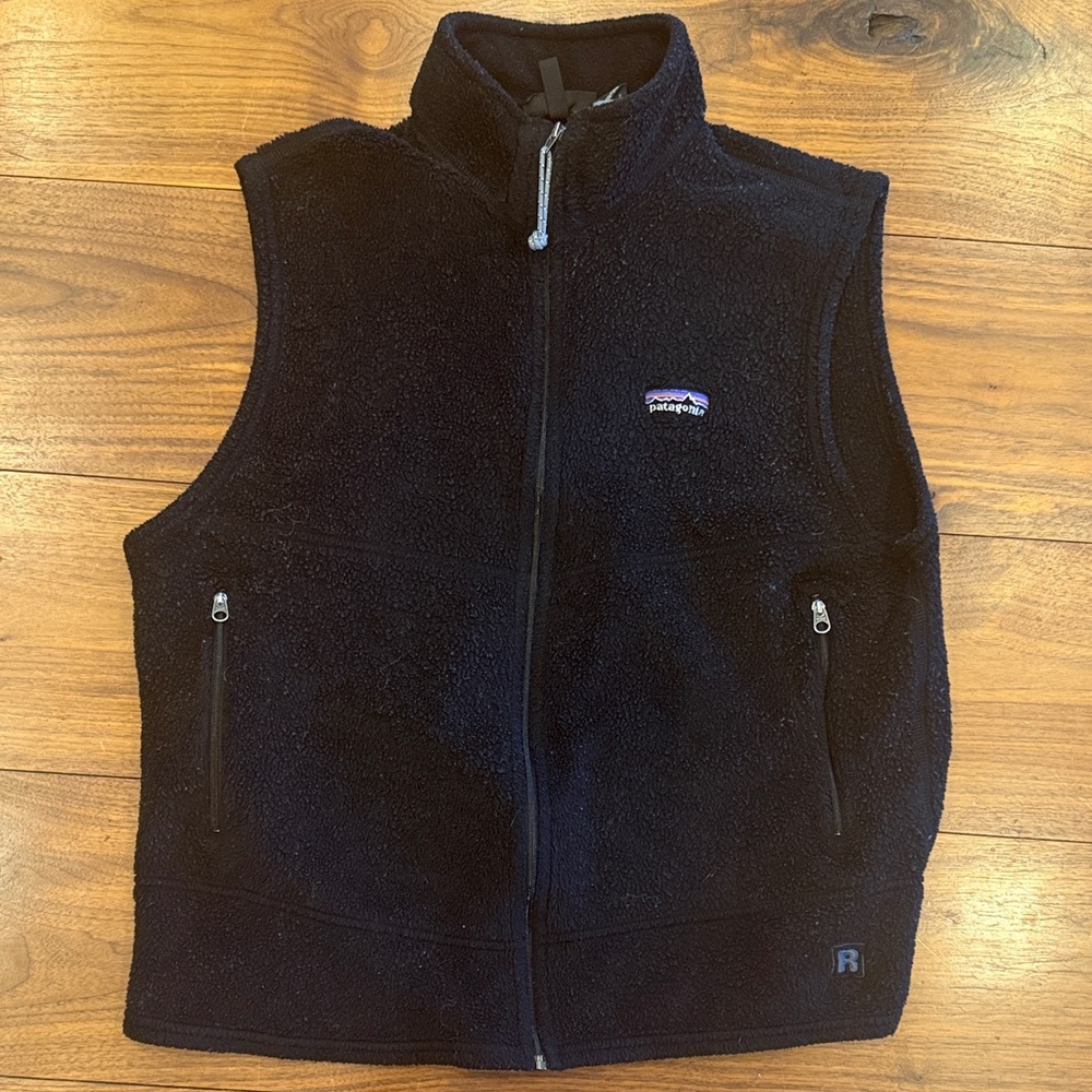 Patagonia men’s XL black synchilla vest. Well worn, pilling.